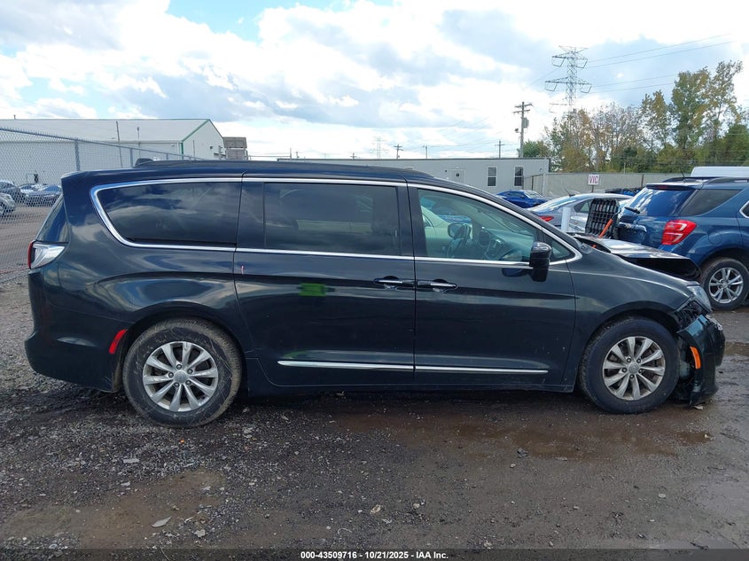 2017 Chrysler Pacifica Touring-L VIN: 2C4RC1BG1HR730306 Lot: 43509716