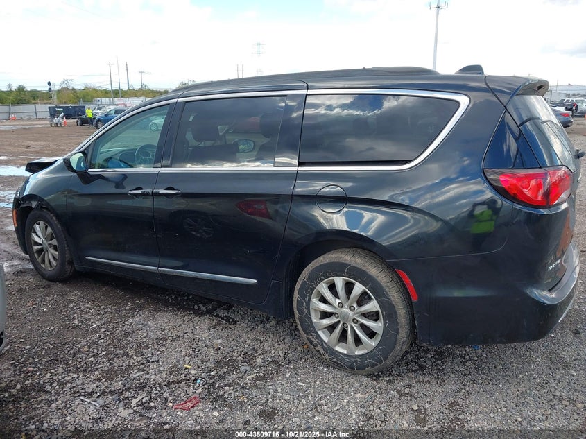 2017 Chrysler Pacifica Touring-L VIN: 2C4RC1BG1HR730306 Lot: 43509716