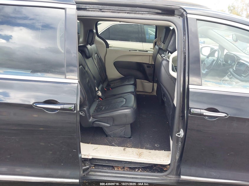 2017 Chrysler Pacifica Touring-L VIN: 2C4RC1BG1HR730306 Lot: 43509716