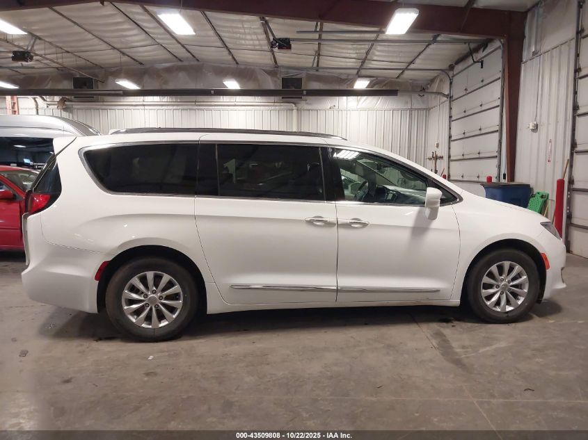 2020 Chrysler Pacifica Touring L VIN: 2C4RC1BG2LR112890 Lot: 43509808