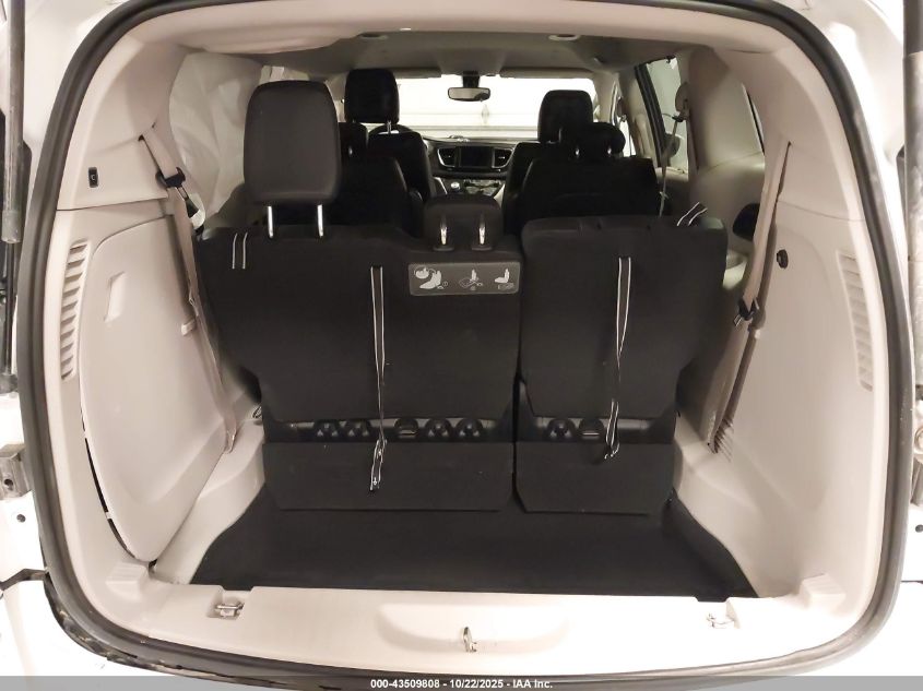 2020 Chrysler Pacifica Touring L VIN: 2C4RC1BG2LR112890 Lot: 43509808