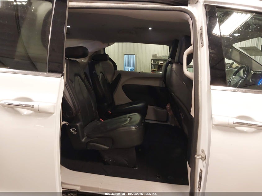 2020 Chrysler Pacifica Touring L VIN: 2C4RC1BG2LR112890 Lot: 43509808