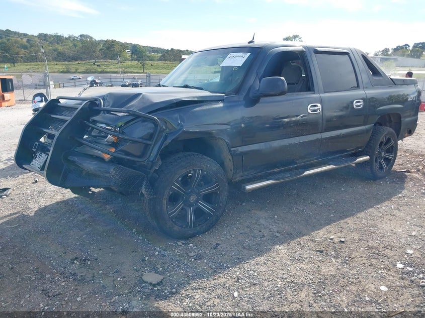 3GNEK12Z35G291816 2005 CHEVROLET AVALANCHE photo no. 2
