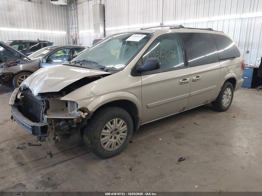 2C4GP44R65R179863 2005 CHRYSLER TOWN & COUNTRY photo no. 2