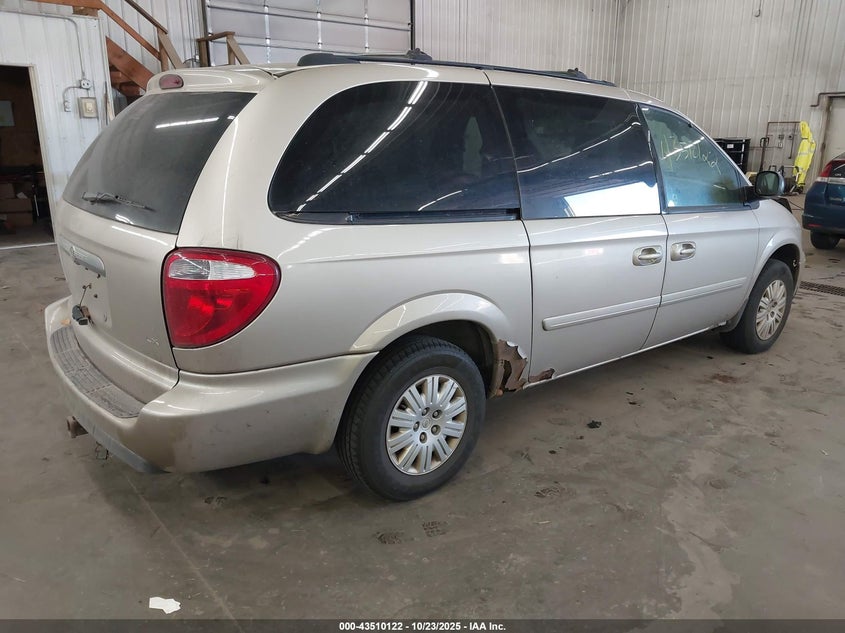 2C4GP44R65R179863 2005 CHRYSLER TOWN & COUNTRY photo no. 4