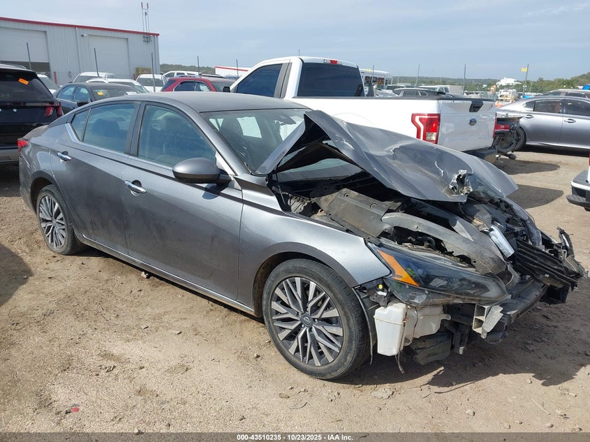 NISSAN ALTIMA SV FWD