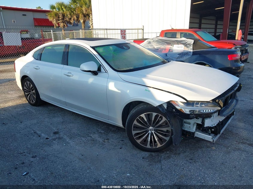 VOLVO S90 T6 MOMENTUM