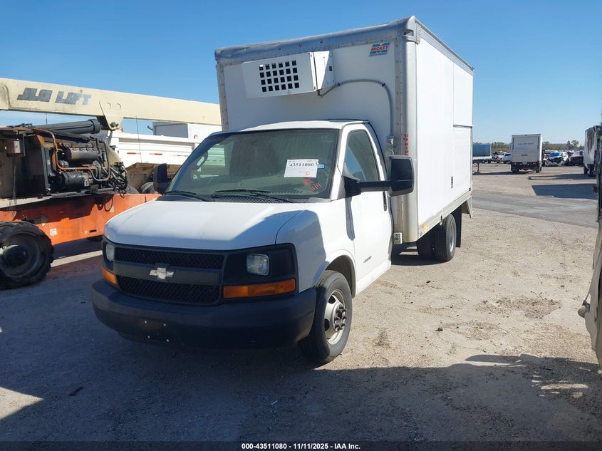 1GB6GUCG0G1245301 2016 CHEVROLET EXPRESS photo no. 2