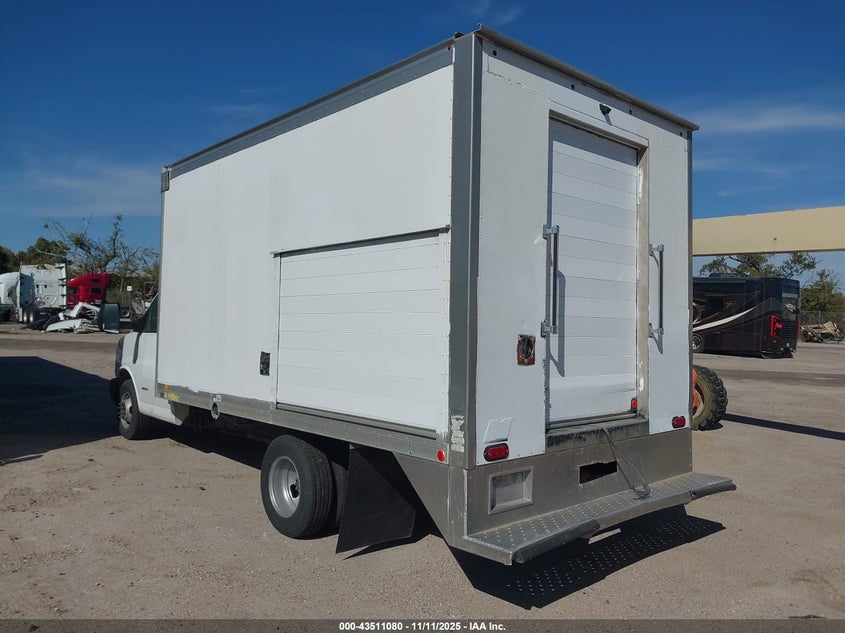 1GB6GUCG0G1245301 2016 CHEVROLET EXPRESS photo no. 3