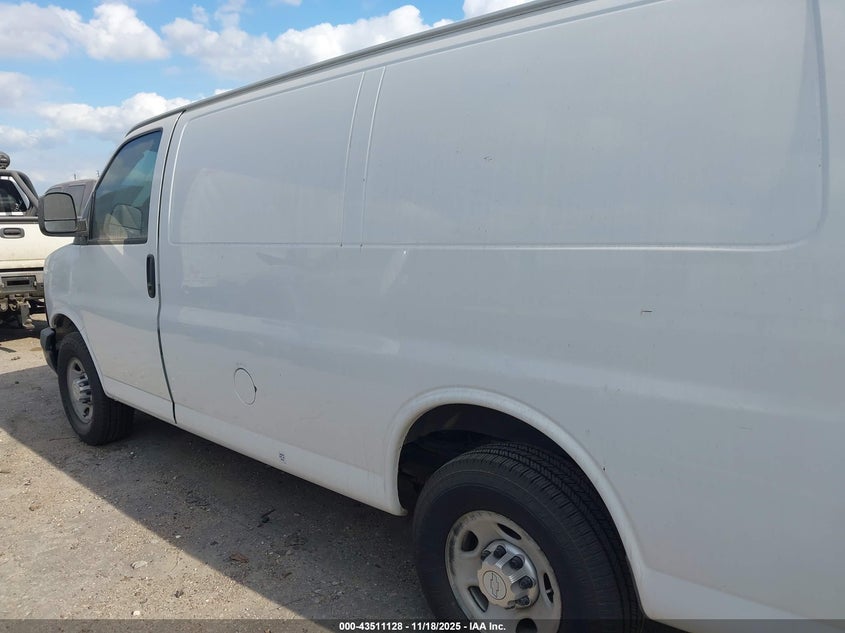 2015 Chevrolet Express 2500 Work Van VIN: 1GCWGFCB9F1132926 Lot: 43511128