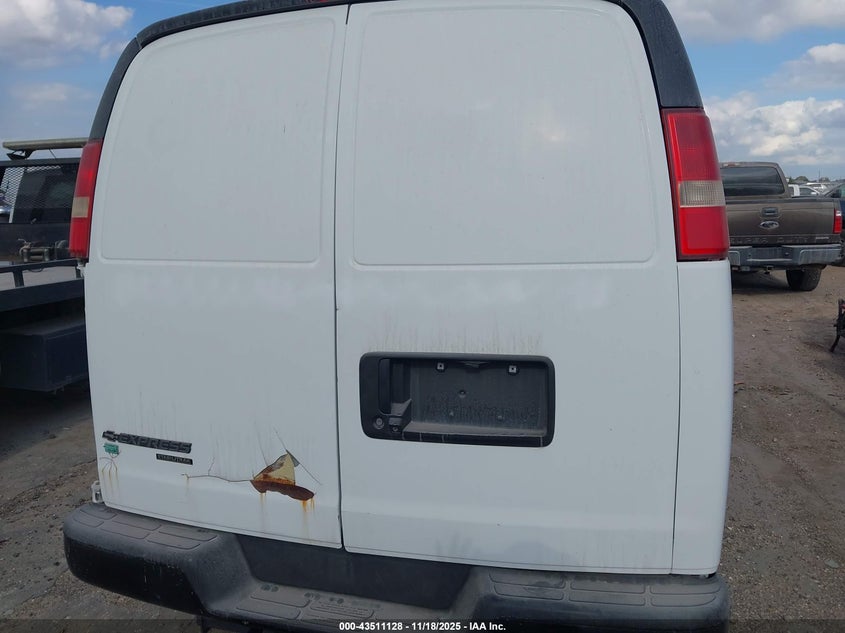 2015 Chevrolet Express 2500 Work Van VIN: 1GCWGFCB9F1132926 Lot: 43511128