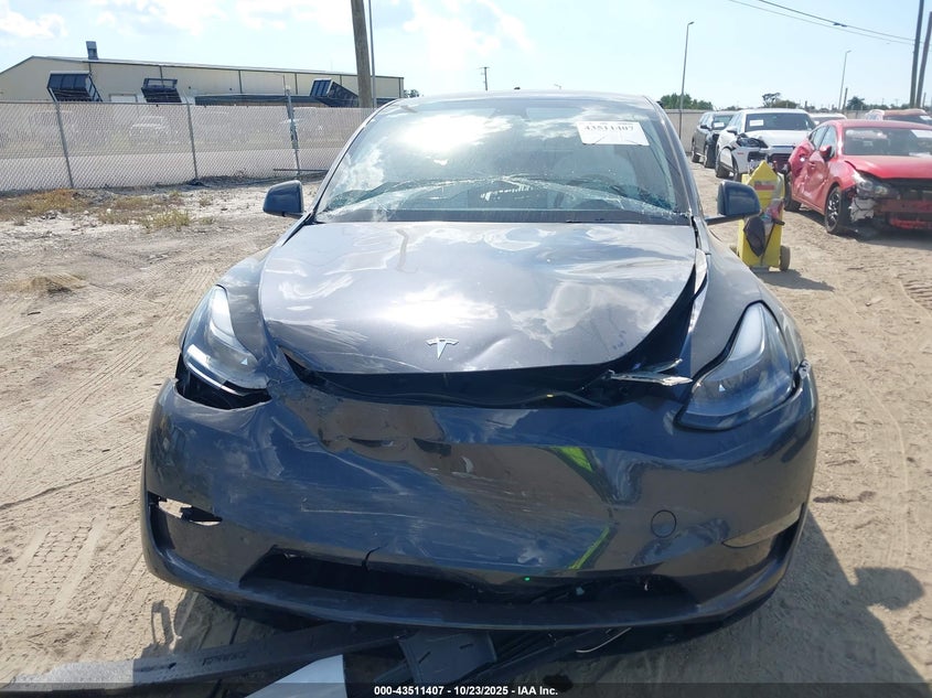 2025 Tesla Model Y Long Range Dual Motor Rear-Wheel Drive VIN: 7SAYGDED3SA372602 Lot: 43511407