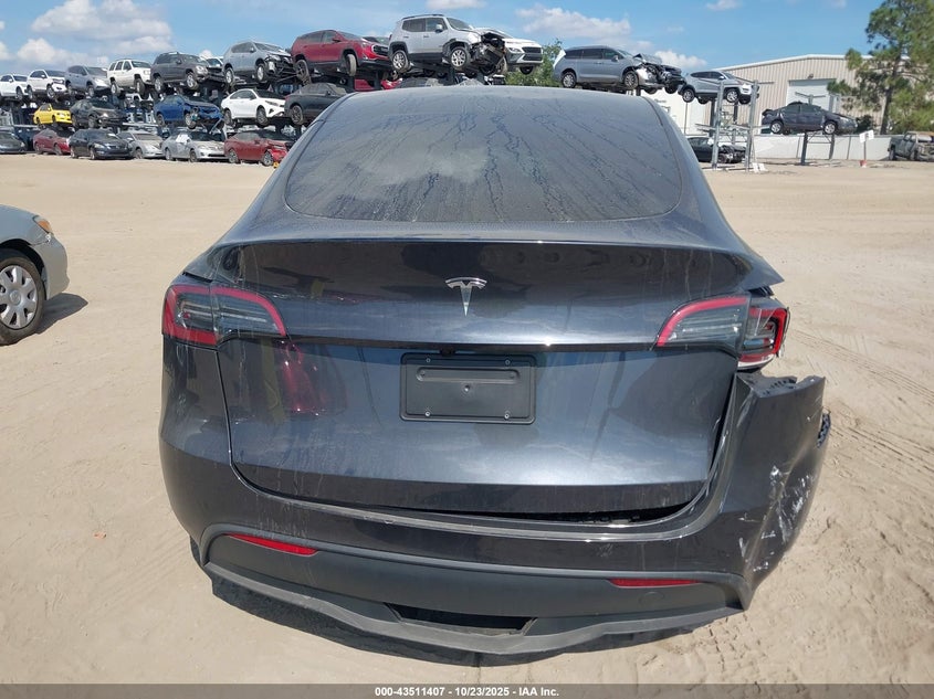 2025 Tesla Model Y Long Range Dual Motor Rear-Wheel Drive VIN: 7SAYGDED3SA372602 Lot: 43511407