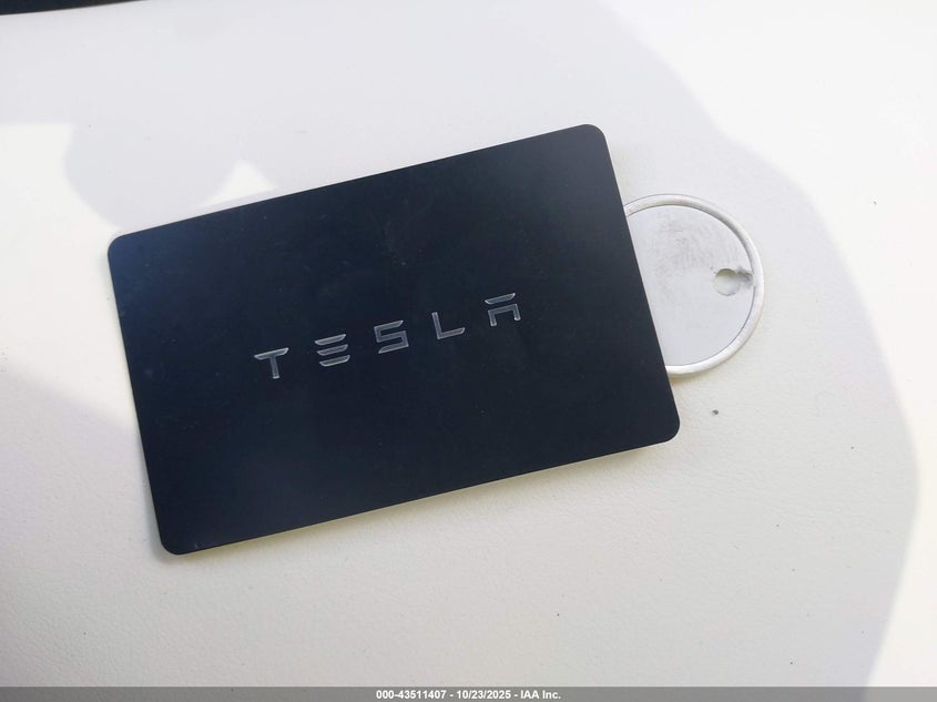 2025 Tesla Model Y Long Range Dual Motor Rear-Wheel Drive VIN: 7SAYGDED3SA372602 Lot: 43511407