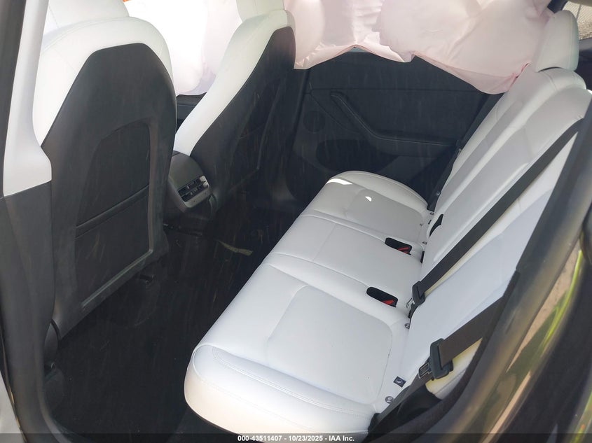 2025 Tesla Model Y Long Range Dual Motor Rear-Wheel Drive VIN: 7SAYGDED3SA372602 Lot: 43511407