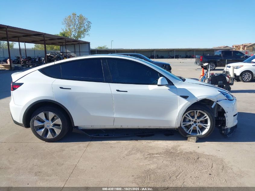 2022 Tesla Model Y Long Range Dual Motor All-Wheel Drive VIN: 7SAYGDEE2NF362272 Lot: 43511600