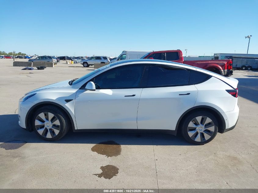 2022 Tesla Model Y Long Range Dual Motor All-Wheel Drive VIN: 7SAYGDEE2NF362272 Lot: 43511600