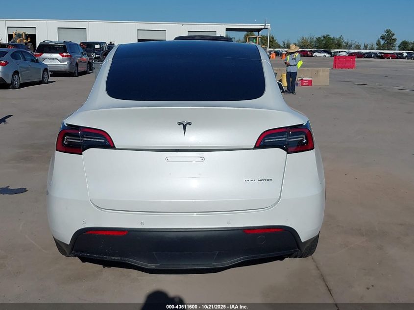 2022 Tesla Model Y Long Range Dual Motor All-Wheel Drive VIN: 7SAYGDEE2NF362272 Lot: 43511600