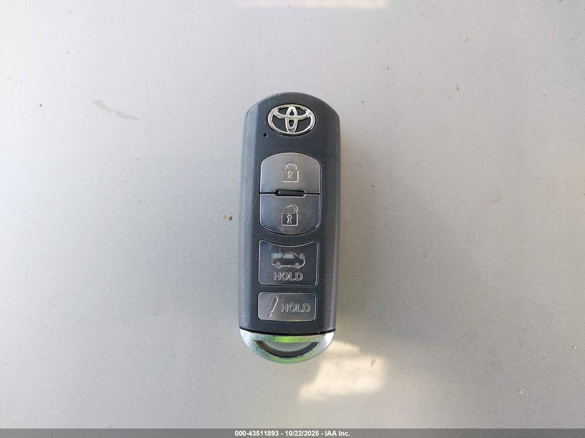 3MYDLBYV8HY158884 2017 TOYOTA YARIS photo no. 11