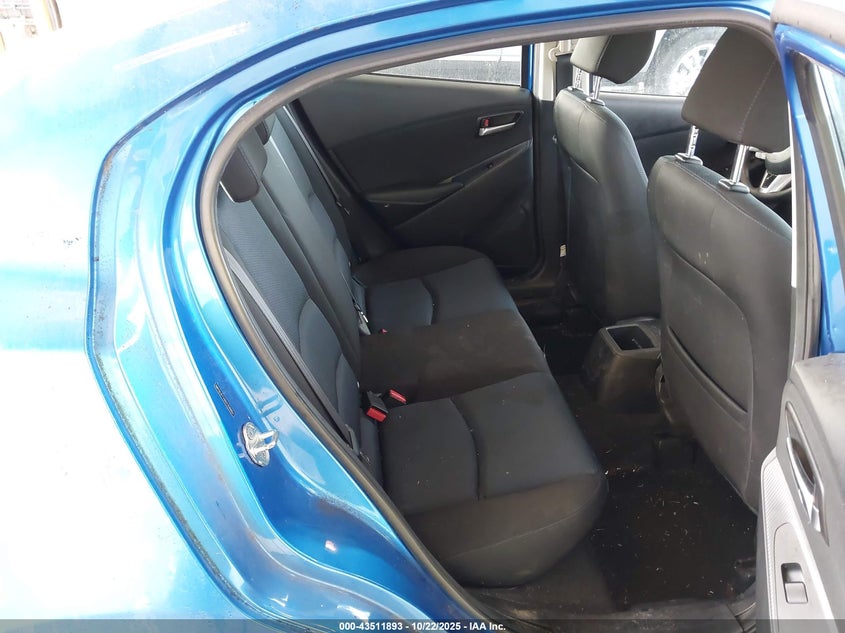 3MYDLBYV8HY158884 2017 TOYOTA YARIS photo no. 8