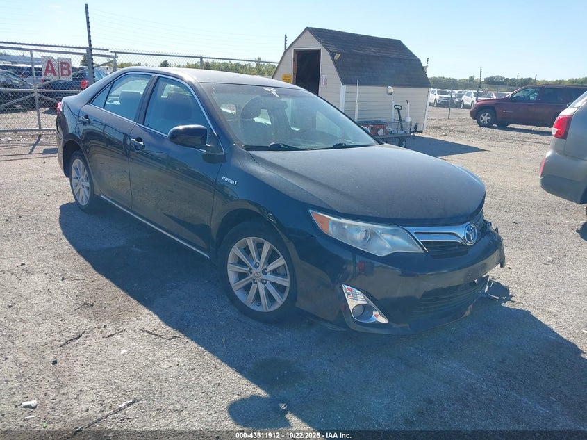 TOYOTA CAMRY HYBRID XLE