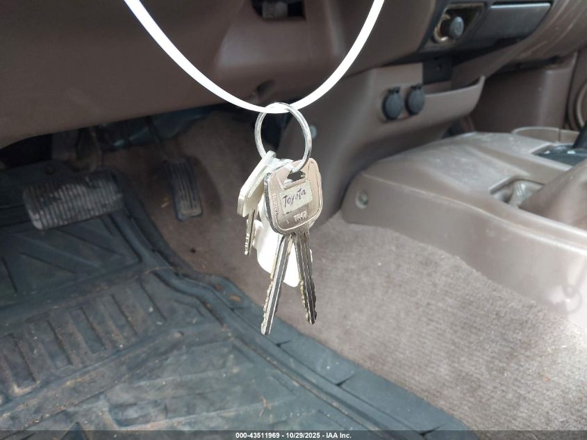 1998 Toyota Tacoma VIN: 4TAWM72N5WZ010183 Lot: 43511969