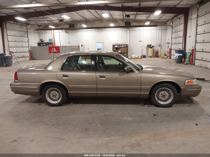 2FAFP74W31X141201 2001 FORD CROWN VICTORIA photo no. 13