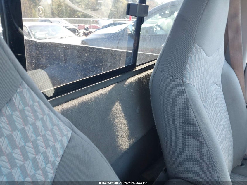 2002 Mazda B3000 Ds VIN: 4F4YR12U12TM07106 Lot: 43512340