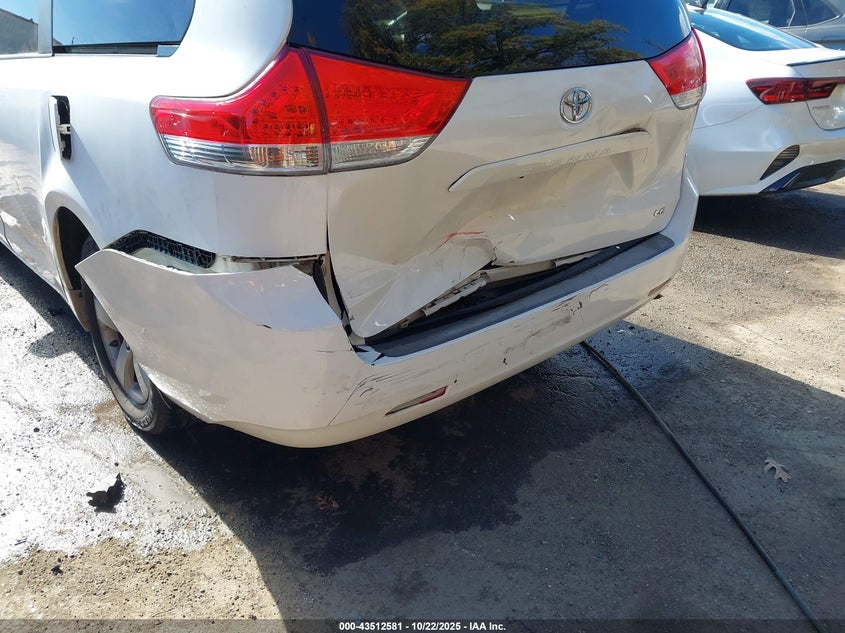 5TDKK3DC6CS177453 2012 TOYOTA SIENNA photo no. 6