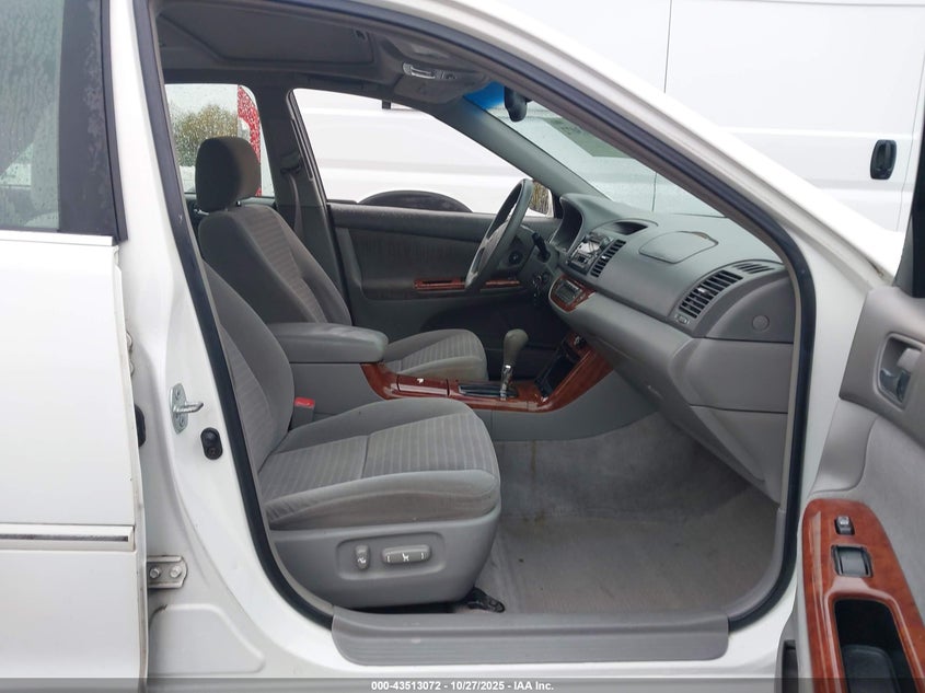 4T1BE32K55U392687 2005 TOYOTA CAMRY photo no. 5