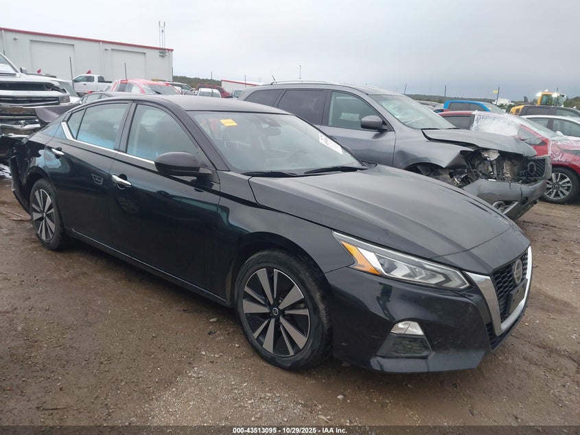 NISSAN ALTIMA SV FWD