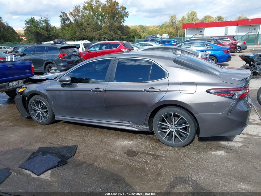TOYOTA CAMRY - zdjęcie 14