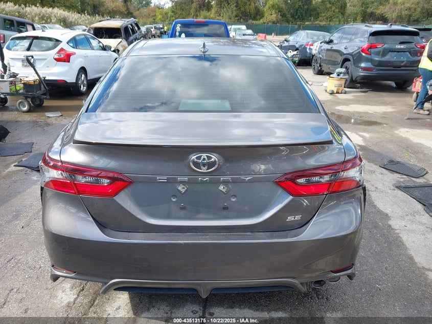TOYOTA CAMRY - zdjęcie 16