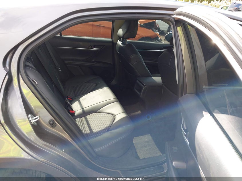 TOYOTA CAMRY - zdjęcie 8