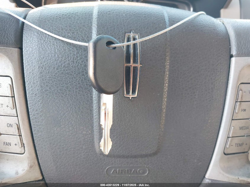 2007 Lincoln Mkx VIN: 2LMDU68C27BJ37506 Lot: 43513229