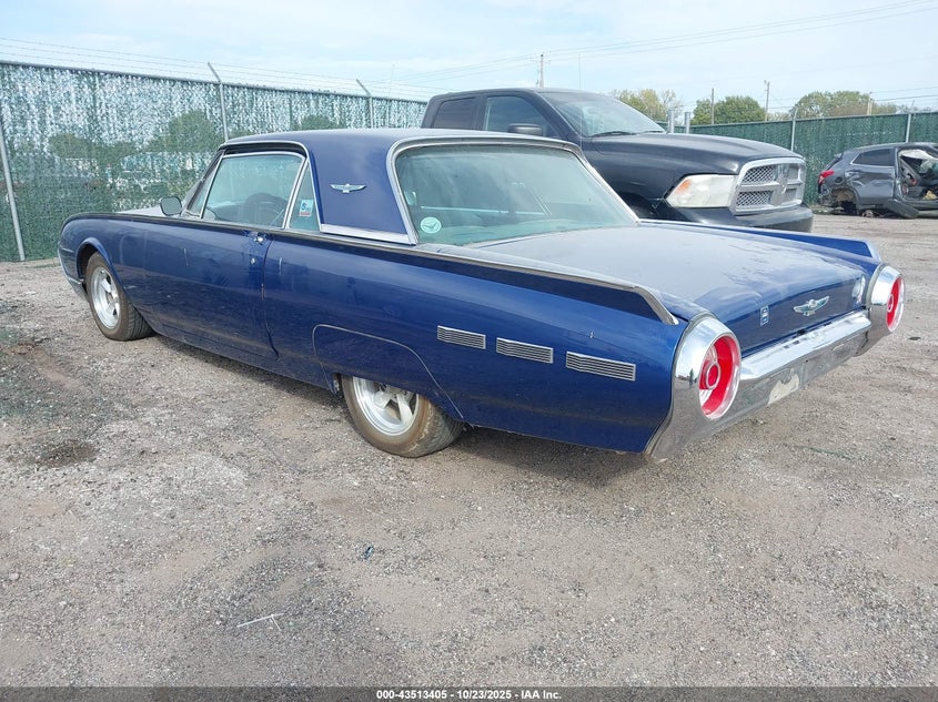 2Y83Z148021 1962 FORD THUNDERBIRD photo no. 3