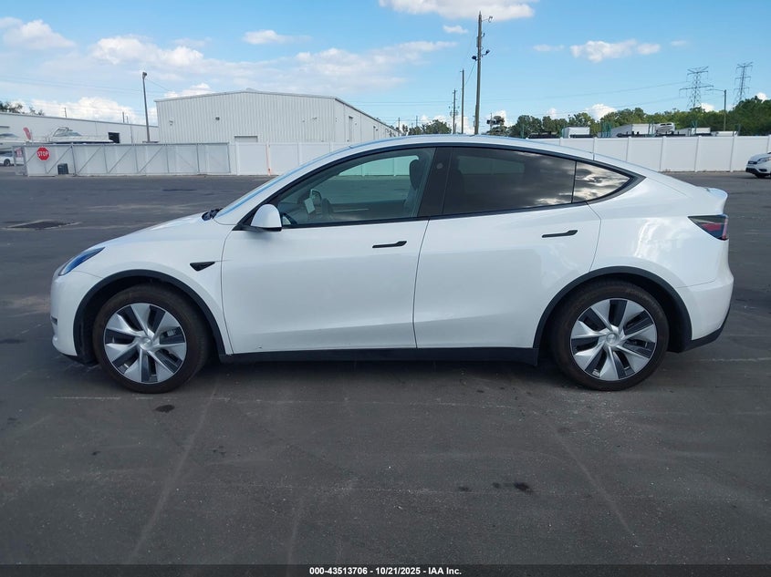 2023 Tesla Model Y VIN: 7SAYGAEE4PF833923 Lot: 43513706