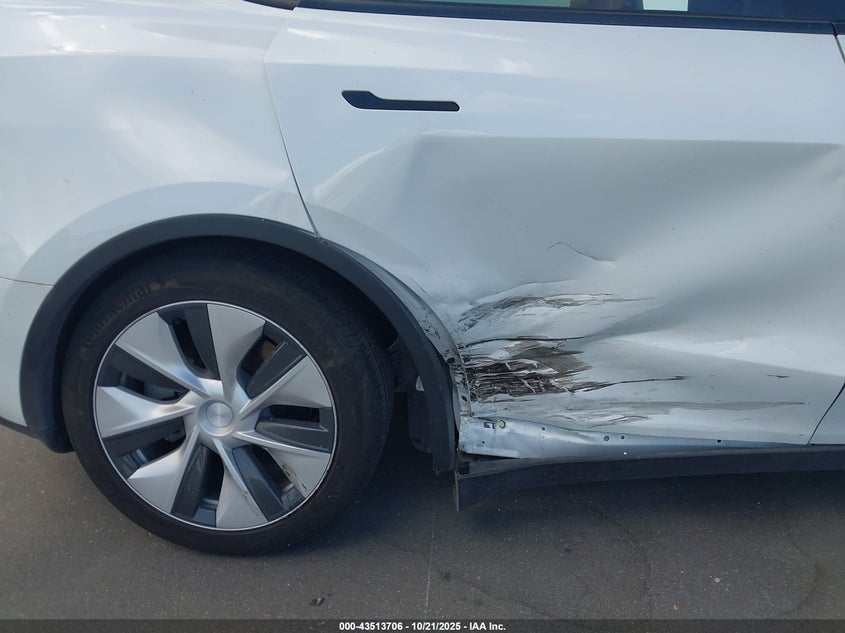 2023 Tesla Model Y VIN: 7SAYGAEE4PF833923 Lot: 43513706