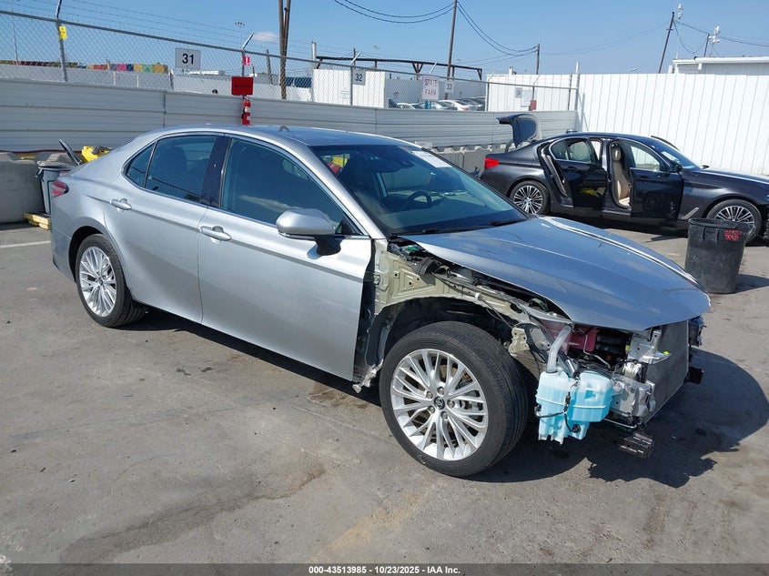 TOYOTA CAMRY HYBRID XLE HYBRID