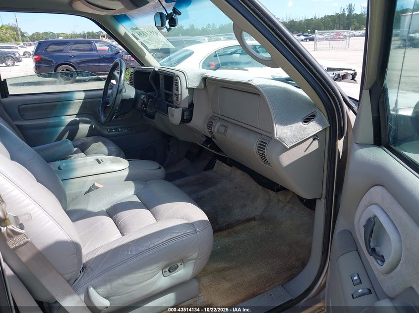 1GNEC13R0XR145632 1999 CHEVROLET TAHOE photo no. 5