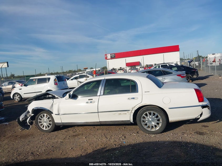 2006 Lincoln Town Car Signature VIN: 1LNHM81V36Y637096 Lot: 43514279
