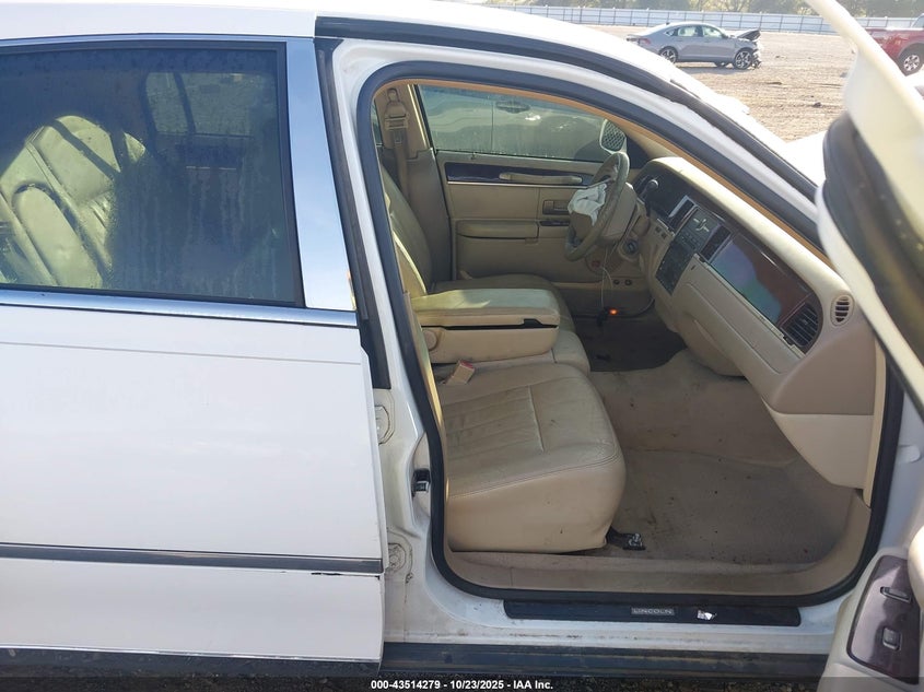 1LNHM81V36Y637096 2006 LINCOLN TOWN CAR photo no. 5