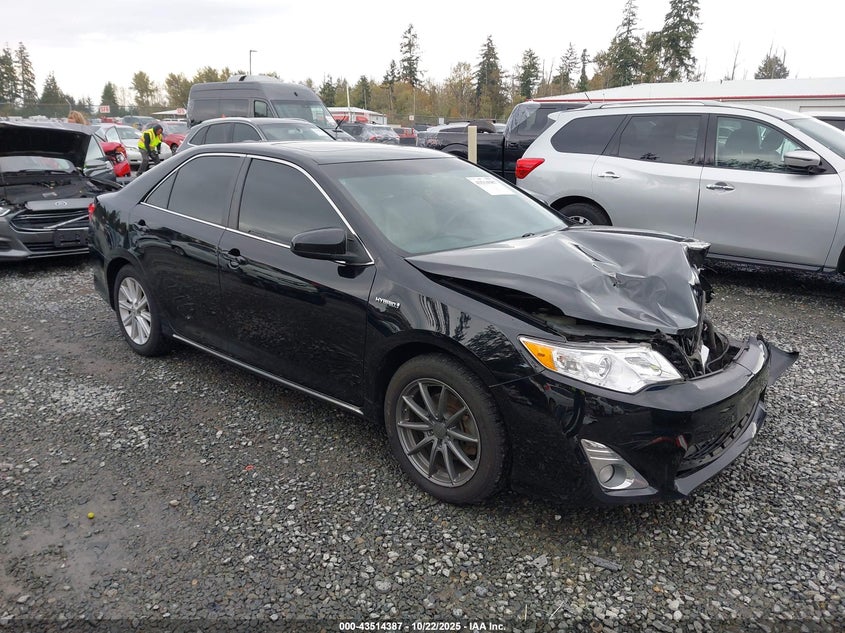 TOYOTA CAMRY HYBRID XLE
