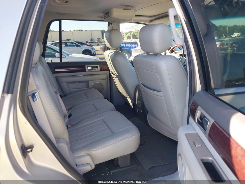 2004 Lincoln Navigator VIN: 5LMFU28R04LJ28040 Lot: 43514404