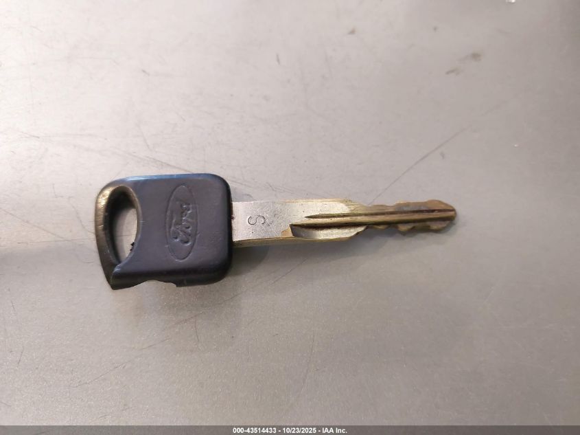 2002 Ford F-250 Lariat/Xl/Xlt VIN: 1FTNW21F12EA16832 Lot: 43514433