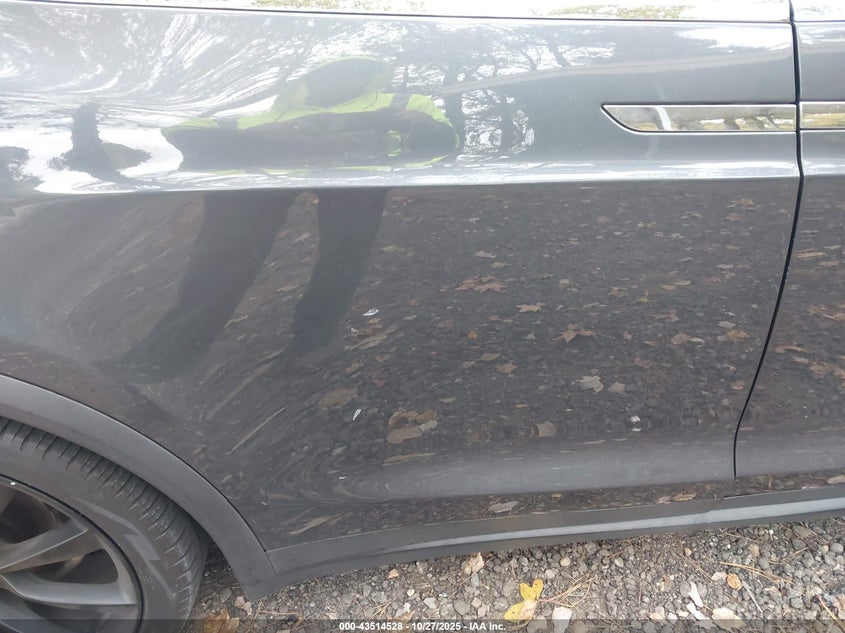 2016 Tesla Model X 60D/P100D/P90D VIN: 5YJXCAE43GF001193 Lot: 43514528