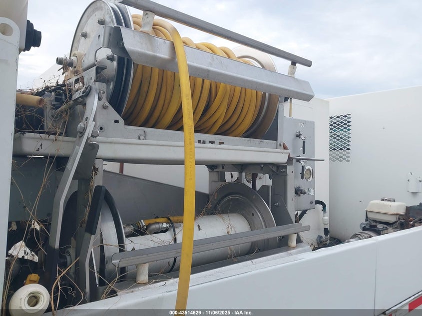 2014 Isuzu Npr Gas Reg VIN: 54DC4W1B6ES802418 Lot: 43514629