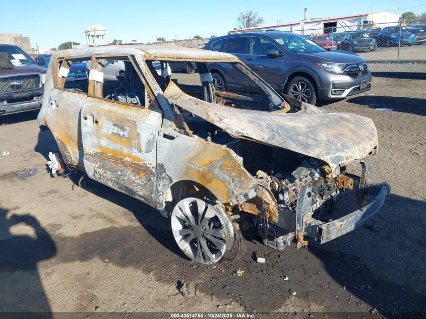 2014 KIA SOUL + - KNDJP3A52E7043880