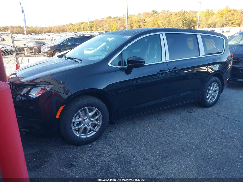 2C4RC1CG9TR173183 2026 CHRYSLER VOYAGER photo no. 2