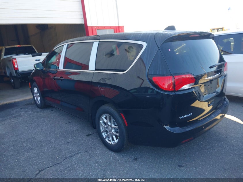 2C4RC1CG9TR173183 2026 CHRYSLER VOYAGER photo no. 3